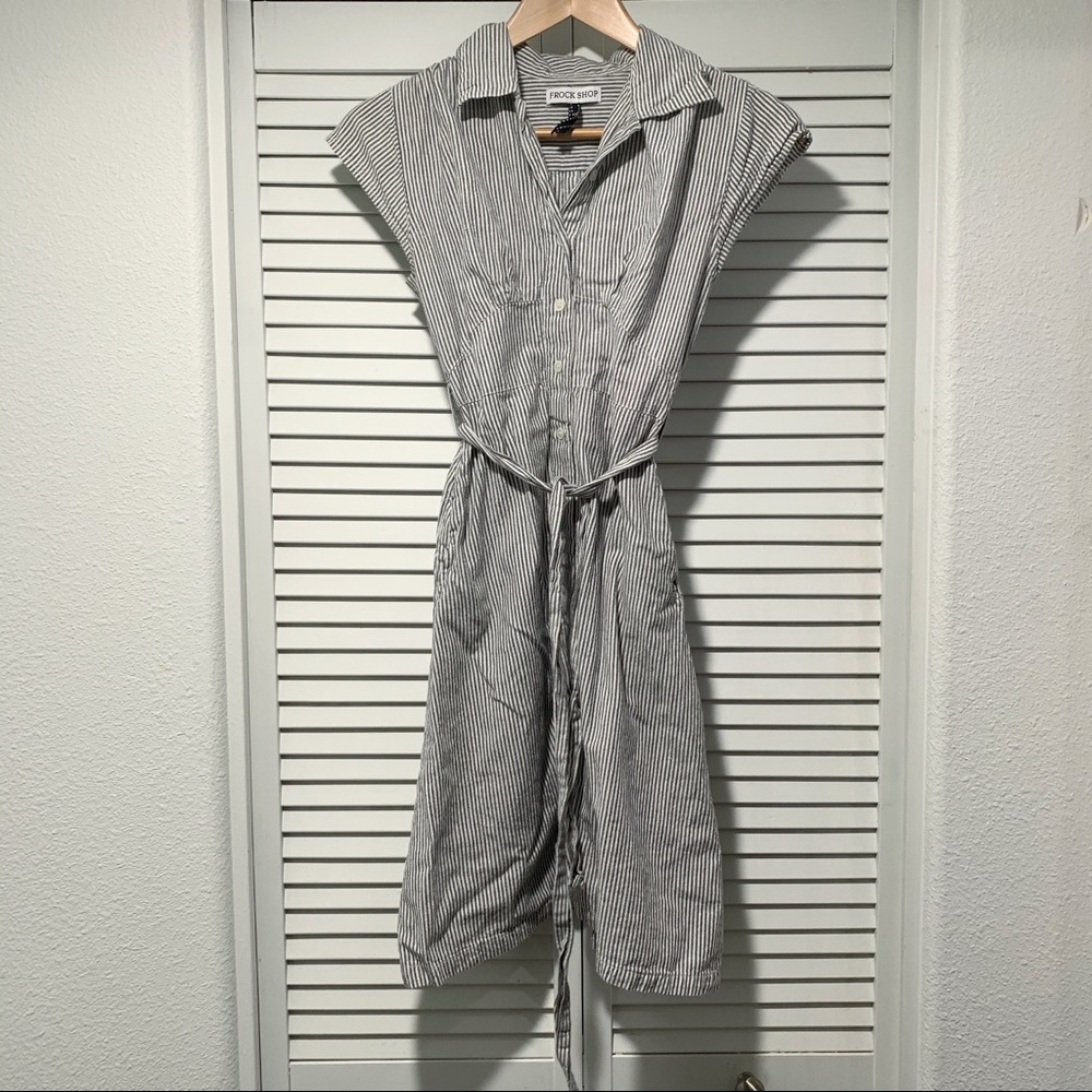 The Frock Shop button down dress with pockets!